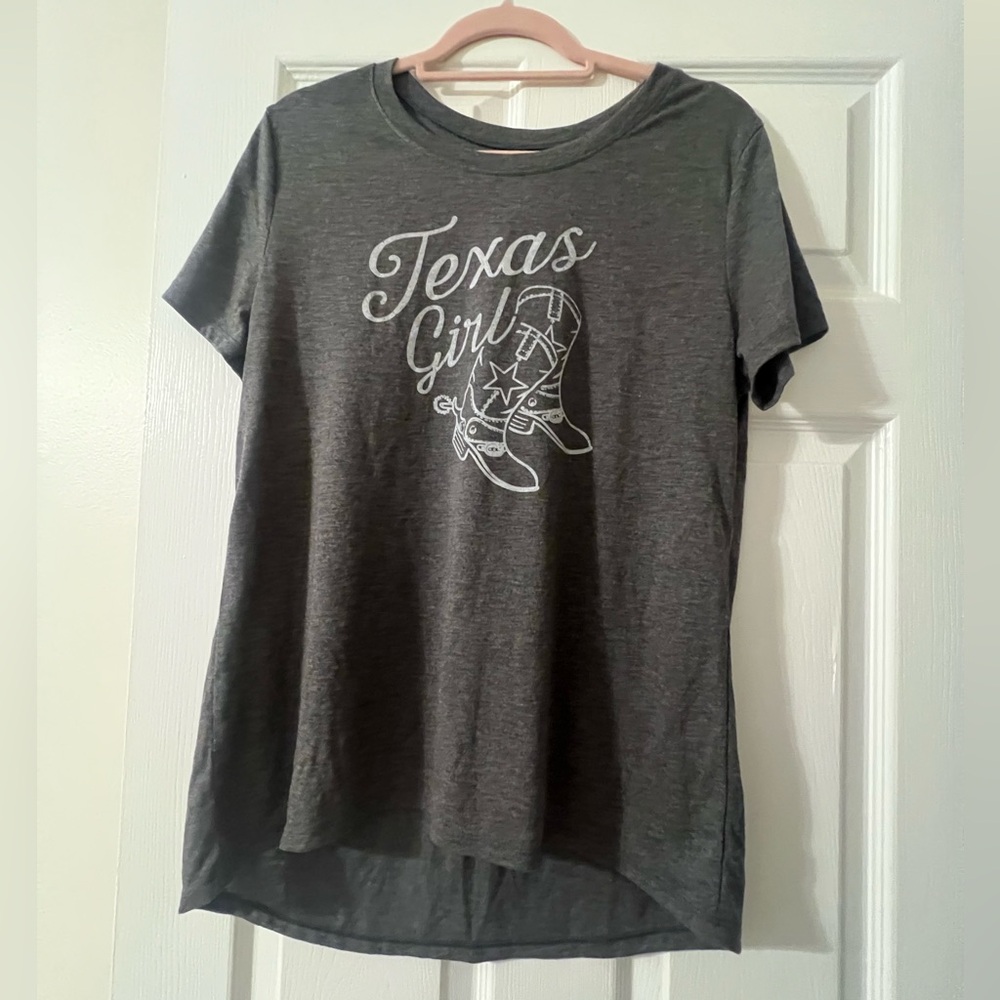 Soft Gray Short Sleeve Tee With "Texas Girl" And Western Boots Design!